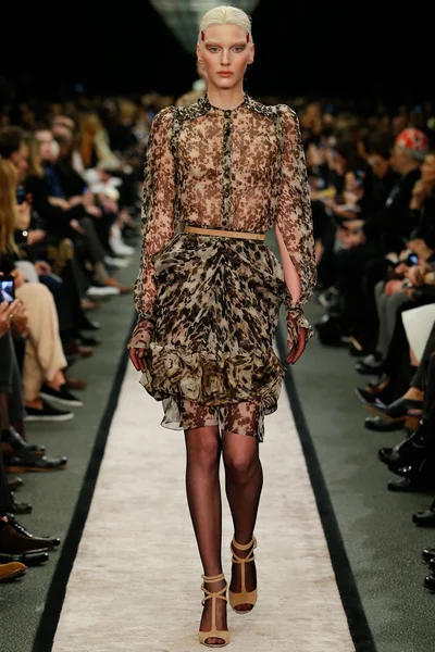 Look 1